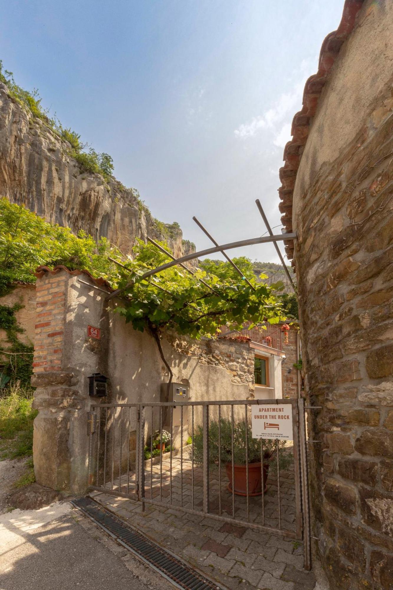 Апартаменты Under The Rock House In Osp With Hot Tub Экстерьер фото
