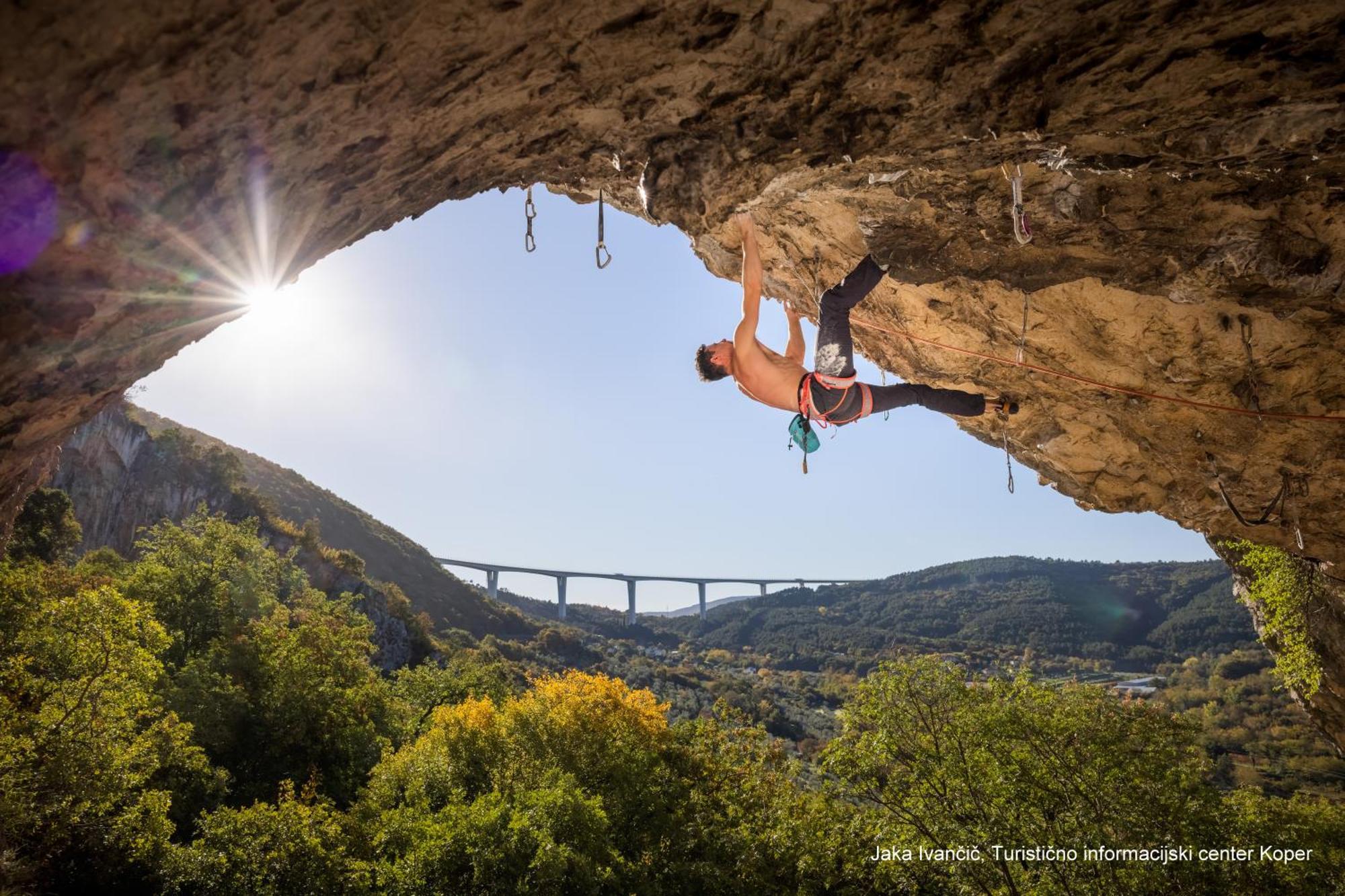 Апартаменты Under The Rock House In Osp With Hot Tub Экстерьер фото